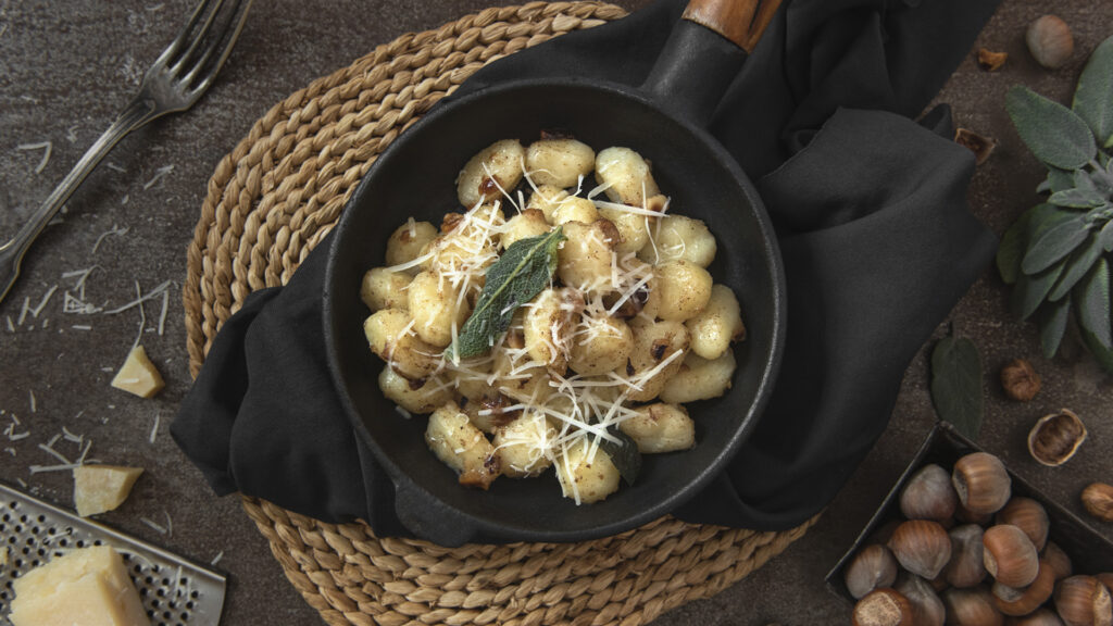 A bowl of food on top of a table.